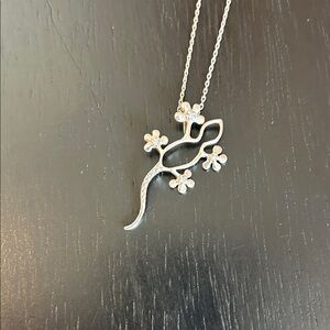 Elegant Silver lizard Floral Pendant Necklace